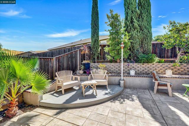 4007 Oak Knoll St, Antioch CA: https://media.crmls.org/mediaz/263dc967-89f7-4354-b96f-0435efc740d0.jpg