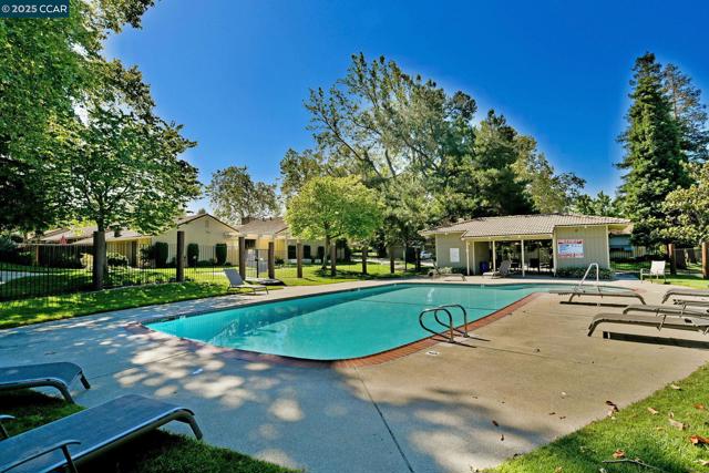 407 Tampico, Walnut Creek CA: https://media.crmls.org/mediaz/263e0347-a7fb-4bf6-98ee-5e6282ded448.jpg