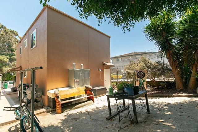 4225 4227 Whittier St, San Diego CA: https://media.crmls.org/mediaz/263e0bcb-c909-4124-99d6-42098e24a08c.jpg