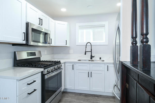 Detail Gallery Image 4 of 23 For 288 Cahuenga Dr, Oxnard,  CA 93035 - 2 Beds | 2 Baths