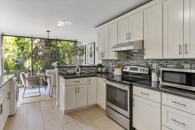 455 Grant Avenue, Palo Alto CA: https://media.crmls.org/mediaz/263e3158-5edc-4487-aafb-114ceedddce0.jpg
