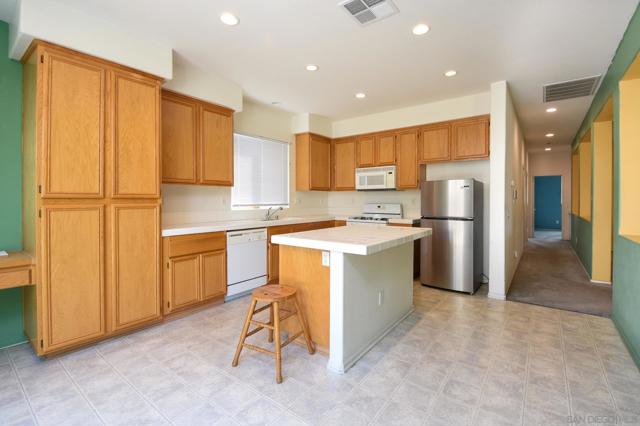 1854 Jasmine Ct, San Jacinto CA: https://media.crmls.org/mediaz/263e62bc-300f-4d60-8e25-df89cd38cd83.jpg