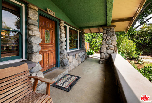 539 Harps Street photo 3