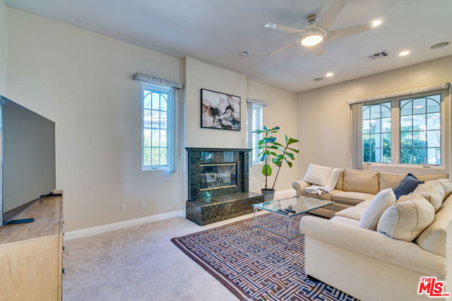 1008 Harbor Crossing Lane, Marina del Rey CA: https://media.crmls.org/mediaz/263eba9f-ab81-4024-b511-811ec127c88d.jpg