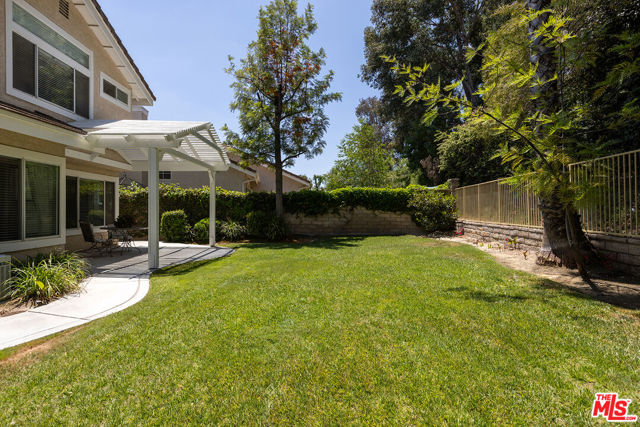 27050 Riversbridge Way, Valencia CA: https://media.crmls.org/mediaz/263ef57e-74e1-4623-a4f7-7a240c5f73d3.jpg