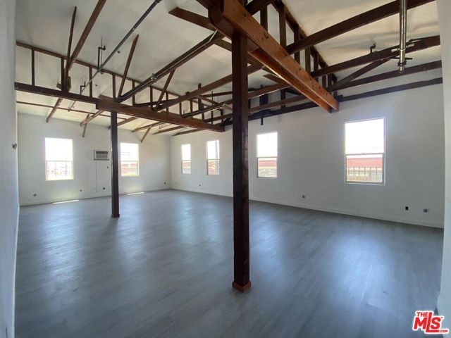726 S Santa Fe Avenue, Los Angeles CA: https://media.crmls.org/mediaz/263f5098-4ea3-4443-9aa4-1a5e9f6ea570.jpg