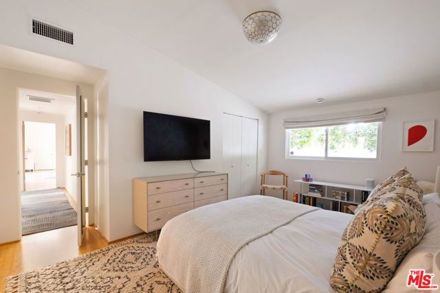 3366 Mandeville Canyon Road, Los Angeles CA: https://media.crmls.org/mediaz/263f84f2-0e94-4475-b25a-3d644e3fb16a.jpg