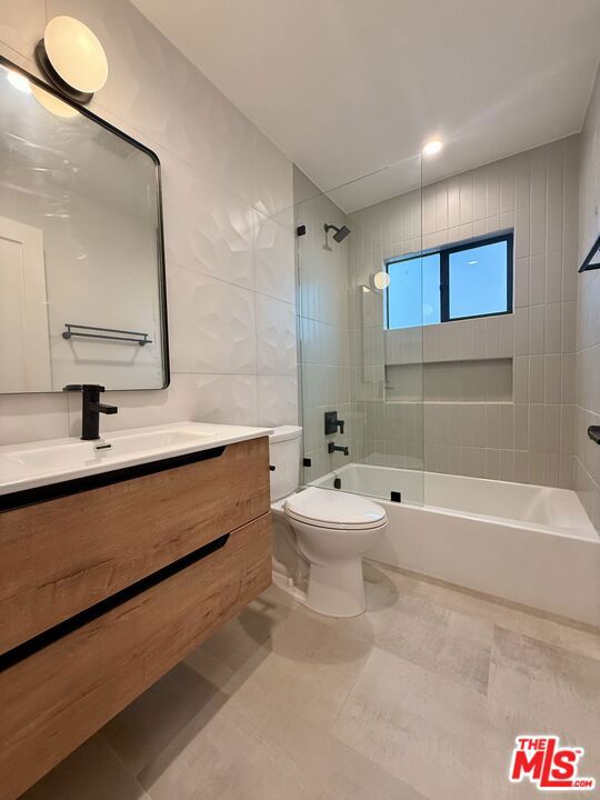 2427 Shoredale Avenue, Los Angeles CA: https://media.crmls.org/mediaz/263fa008-372e-41c0-9a46-628722c9dfea.jpg