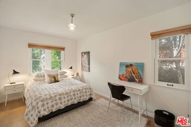 440 19th Street, Santa Monica CA: https://media.crmls.org/mediaz/263ff7a0-5679-414f-a00d-9a47d96247ce.jpg