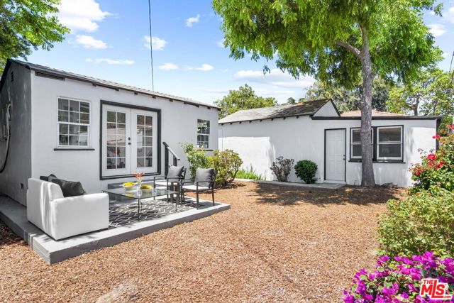 3340 Cardiff Avenue, Los Angeles CA: https://media.crmls.org/mediaz/26402c98-dd30-4a69-aab9-a1141f019eef.jpg