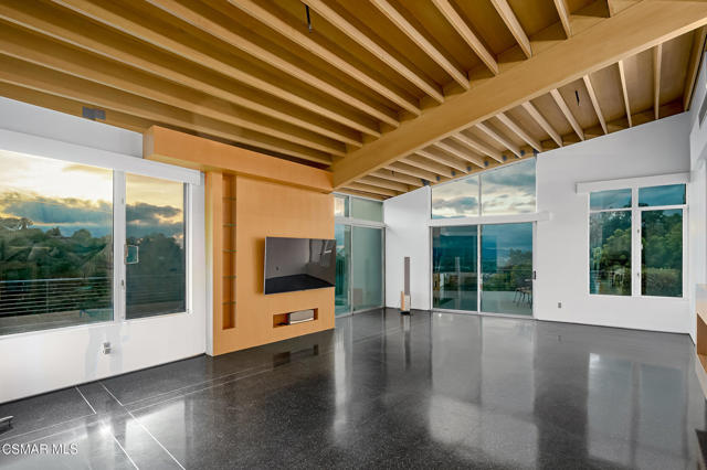 3681 Alomar Drive, Sherman Oaks CA: https://media.crmls.org/mediaz/264081e2-f518-438b-8617-97937406ee6f.jpg