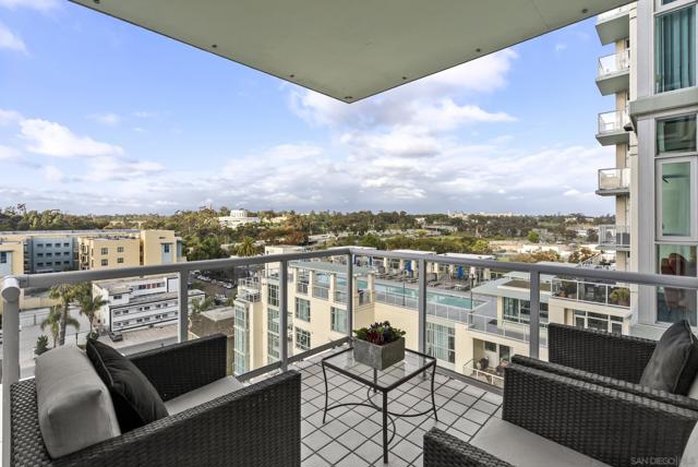 850 Beech St, San Diego CA: https://media.crmls.org/mediaz/2640d717-8d5c-43a8-b9a2-b991edc6837c.jpg