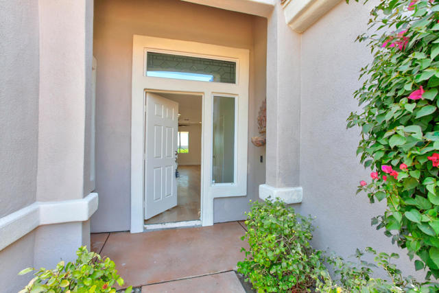 35677 Inverness Avenue, Palm Desert CA: https://media.crmls.org/mediaz/2640eab0-228a-469c-92c3-b77c7b87c9a4.jpg
