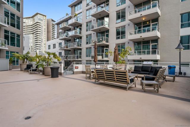 253 10Th Ave, San Diego CA: https://media.crmls.org/mediaz/2641c952-3376-4886-966b-9245a208a459.jpg