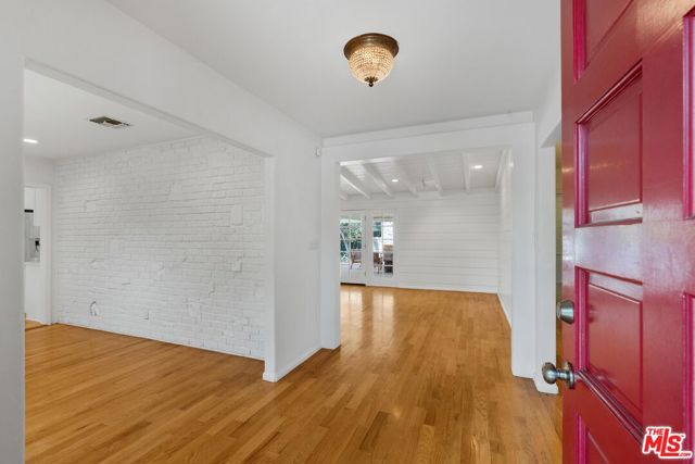 5705 Sunnyslope Avenue, Valley Glen CA: https://media.crmls.org/mediaz/2641d5c1-23fd-4bfc-8064-51eafddd02a1.jpg