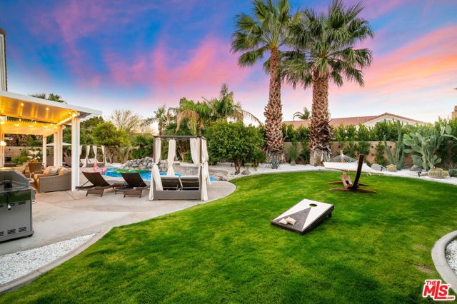 1083 E Circulo San Sorrento Road, Palm Springs CA: https://media.crmls.org/mediaz/264276c5-c674-4bf7-b34a-3d9ee2352d9b.jpg