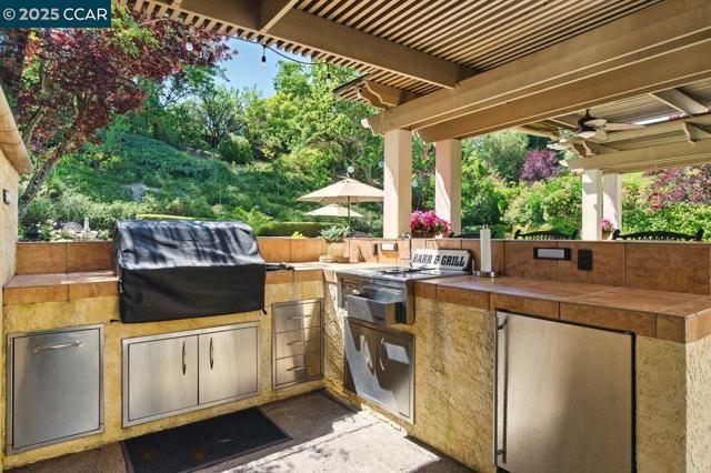 5220 Portillo Valley, San Ramon CA: https://media.crmls.org/mediaz/26429208-0d37-491c-8c30-4fec90b3b22a.jpg