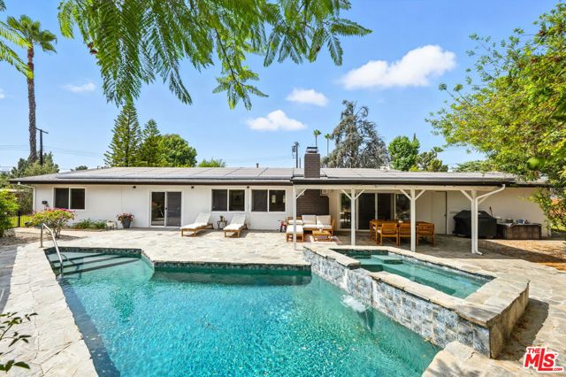 20835 Tiara Street, Woodland Hills CA: https://media.crmls.org/mediaz/2642d127-aa0e-41fd-98f4-e0a190c95497.jpg