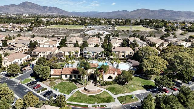 1445 Caminito Sicilia, Chula Vista CA: https://media.crmls.org/mediaz/264307c2-2cce-4cdc-b200-4959b629cdd3.jpg