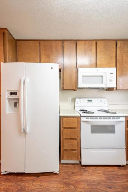 421 Colony Cove Drive, San Jose CA: https://media.crmls.org/mediaz/26433735-6cd3-4e33-a00e-512f78104941.jpg