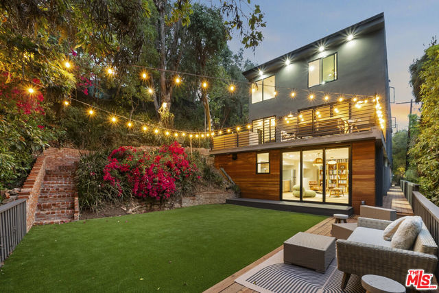 12220 Benmore Terrace, Los Angeles CA: https://media.crmls.org/mediaz/26449169-6665-4d5a-99c3-e77ff8485f1f.jpg
