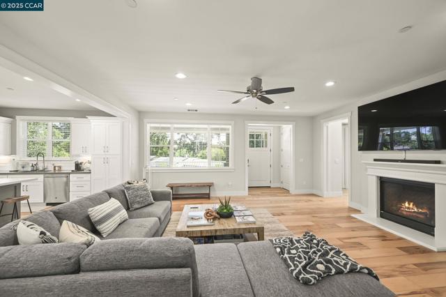 5540 Southbrook Drive, Clayton CA: https://media.crmls.org/mediaz/2644971e-28e6-43e1-a9bf-c4c3cec3f75e.jpg