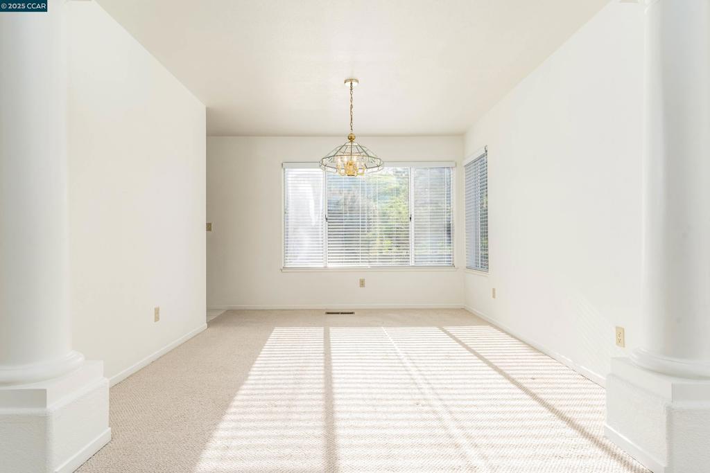 https://media.crmls.org/mediaz/2644baf0-960d-4f9a-87d5-c3624f6a6f16.jpg?preset=X-Large