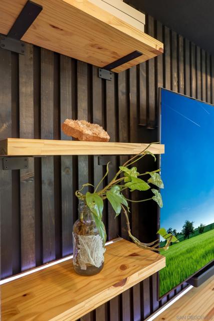 6861 Secano St, San Diego CA: https://media.crmls.org/mediaz/2644fb58-17d3-4c1a-9b5c-0ceac341992c.jpg