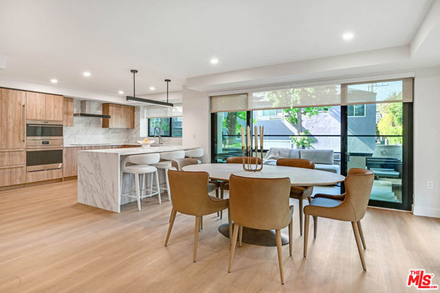 350 N Palm Drive, Beverly Hills CA: https://media.crmls.org/mediaz/26455198-e95c-4c71-a00f-d437bdb8095d.jpg