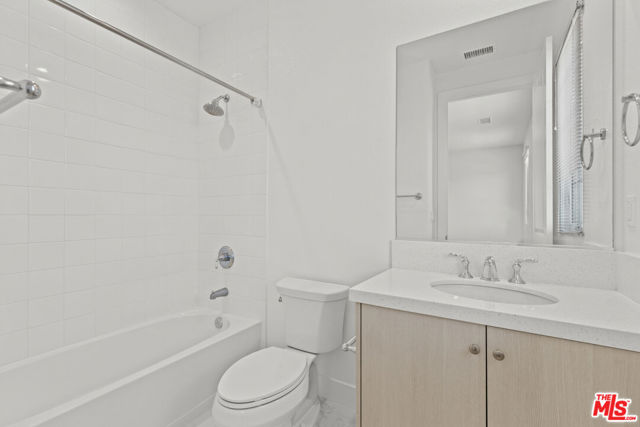 20723 W Deer Grass Court, Porter Ranch CA: https://media.crmls.org/mediaz/2645652f-1d06-424c-b65a-b655b0b3b0a6.jpg
