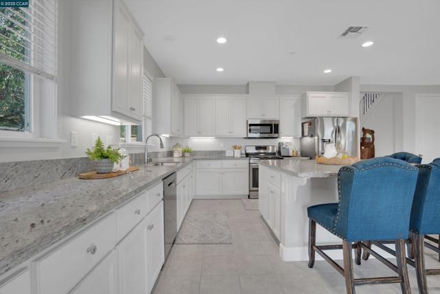38 Pato Ct, Oakley CA: https://media.crmls.org/mediaz/26458d17-a873-460c-a58d-997bde02ba90.jpg