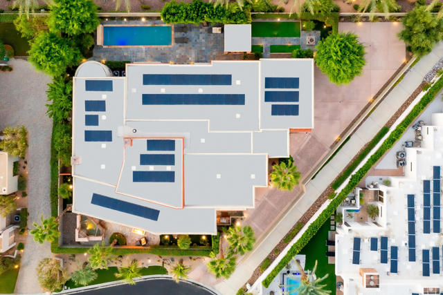 15 Sun Ridge Circle, Rancho Mirage CA: https://media.crmls.org/mediaz/26466333-ff4e-4041-a522-0bdf4c599133.jpg