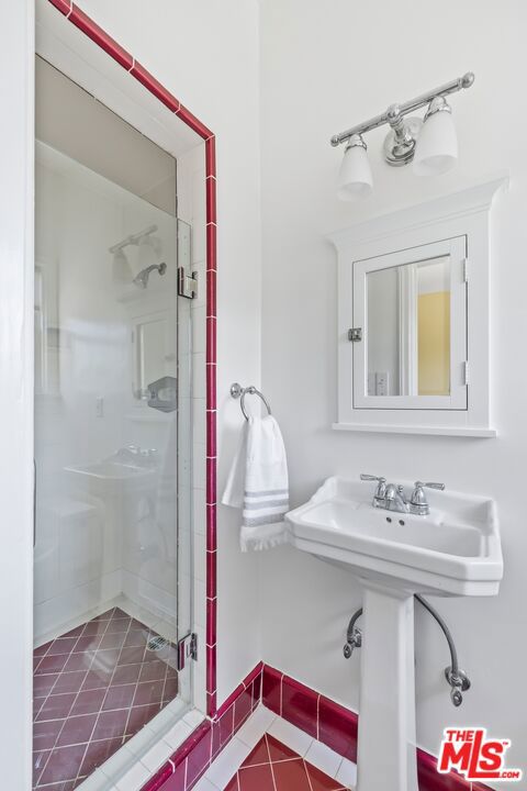 8724 Shoreham Drive, West Hollywood CA: https://media.crmls.org/mediaz/26467969-aaf5-46e6-829d-7088c15565f4.jpg