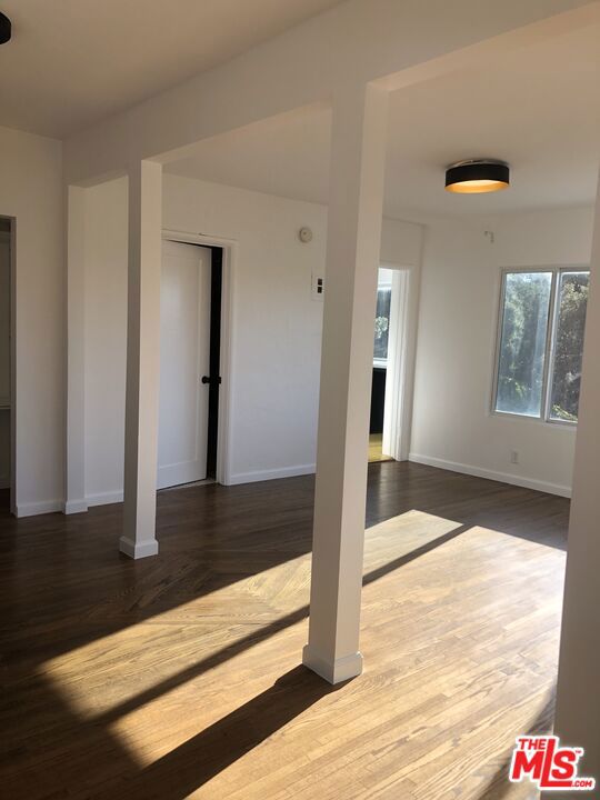 2225 1/2 Lake Shore Avenue, Los Angeles CA: https://media.crmls.org/mediaz/2646875a-4e1d-4733-9fdf-f0bf9b688cee.jpg