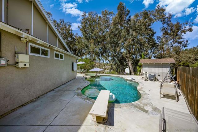 13306 Tawanka Dr, Poway CA: https://media.crmls.org/mediaz/2646c199-634c-4459-beb4-85ec277ae0df.jpg
