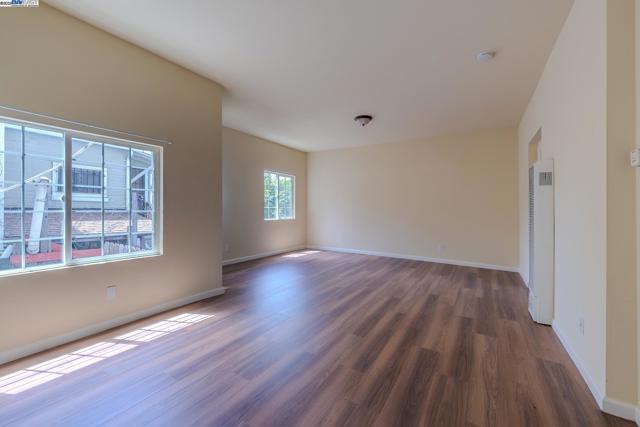 1437 25Th Ave, Oakland CA: https://media.crmls.org/mediaz/2646c9f3-9b5b-44c3-a63b-2238431ce9ba.jpg