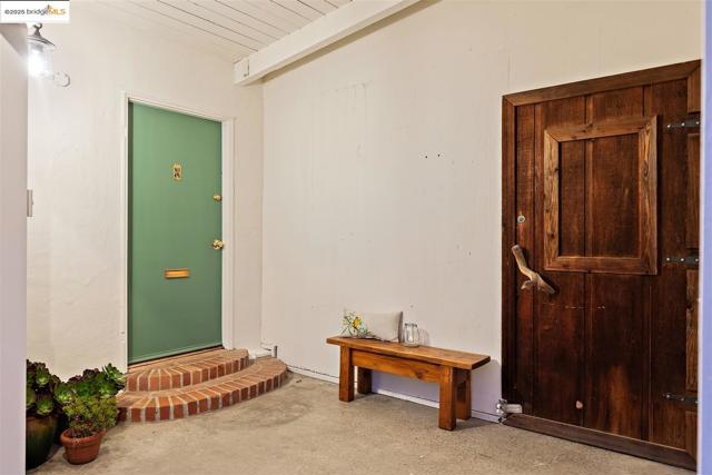 2871 Stephen Dr, Richmond CA: https://media.crmls.org/mediaz/2646fbda-9566-4d2d-ac50-e420f813e788.jpg