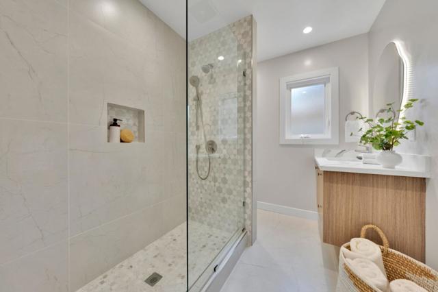 2810 Isabelle Avenue, San Mateo CA: https://media.crmls.org/mediaz/264779e6-d474-4fa0-8038-aba20da2c315.jpg