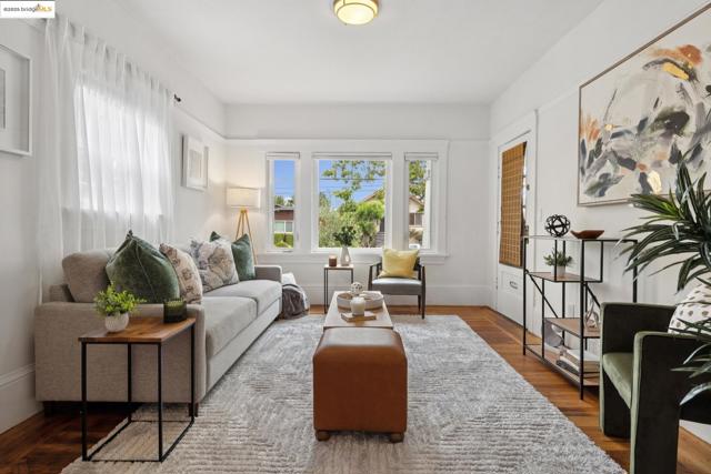 747 St, Oakland CA: https://media.crmls.org/mediaz/2647fcd2-4ddc-4d09-94e9-5e1735a0b535.jpg
