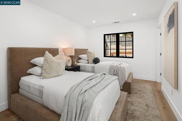 181 Lombardy Lane, Orinda CA: https://media.crmls.org/mediaz/26481321-2a6d-4ea5-9e04-654ee7e3a865.jpg