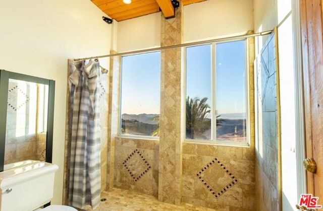 11077 Pacific View Drive, Malibu CA: https://media.crmls.org/mediaz/26482ae2-3d3f-4398-aa00-d1ec28cebab9.jpg