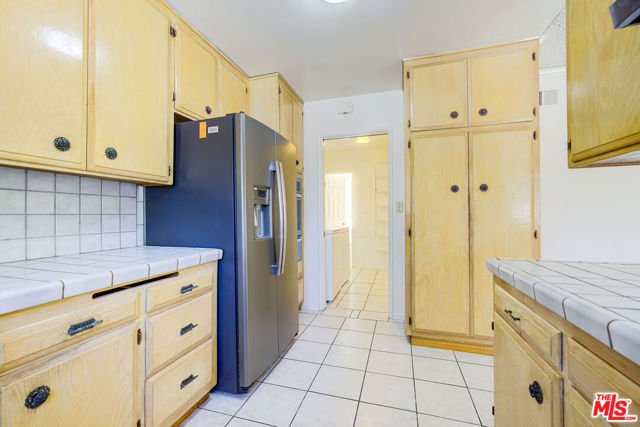 16306 Chatsworth Street photo 8