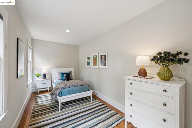 485 Hardy St, Oakland CA: https://media.crmls.org/mediaz/2648c5fe-2845-4846-8e48-e3d668715a28.jpg