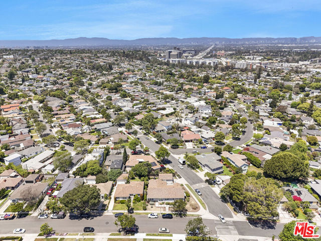 7801 Flight Avenue, Los Angeles CA: https://media.crmls.org/mediaz/2648ede7-86a6-4fc6-a5d7-b24a44a23bb3.jpg