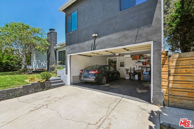 885 Kincaid Avenue, Inglewood CA: https://media.crmls.org/mediaz/2648ef53-6739-4953-a033-6f104ff4ed97.jpg