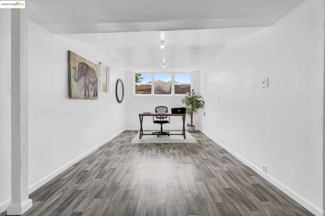 2350 W Shell Ave, Martinez CA: https://media.crmls.org/mediaz/26492106-32ab-425a-9e4f-3858f6dc0c97.jpg