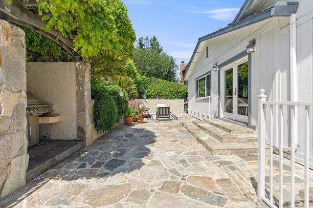 698 Emerald Hill Road, Redwood City CA: https://media.crmls.org/mediaz/26494c45-5c4d-4b6c-b86c-ac6934c1b2e1.jpg