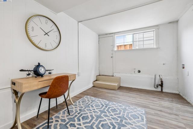 545 Central Ave, Alameda CA: https://media.crmls.org/mediaz/2649bc16-d0b1-41d3-9ca8-4426e7f7dd38.jpg