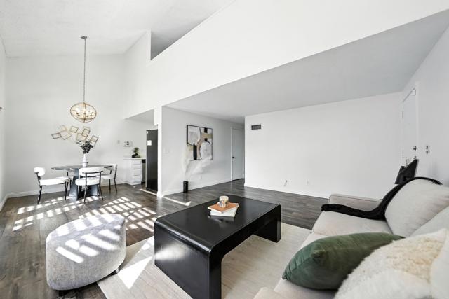 Detail Gallery Image 6 of 33 For 2876 Casey St #B,  San Diego,  CA 92139 - 3 Beds | 2 Baths