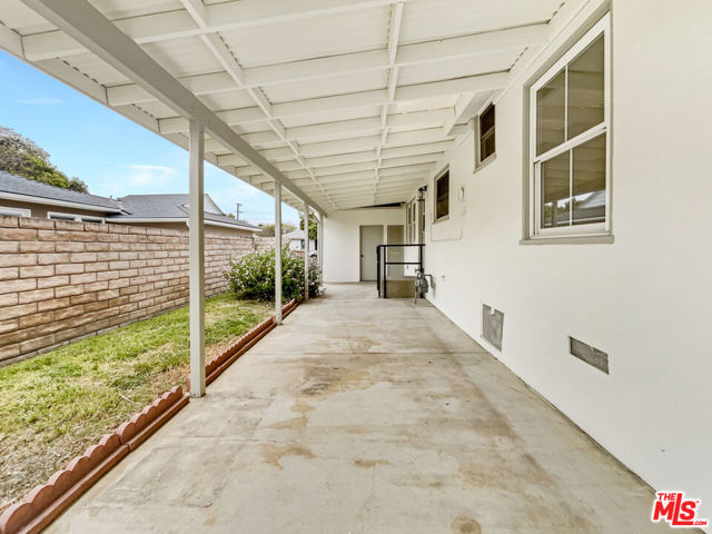 264 S Joanne Avenue, Ventura CA: https://media.crmls.org/mediaz/264a3e42-2daf-4777-a0bc-72b8d5cf18c6.jpg